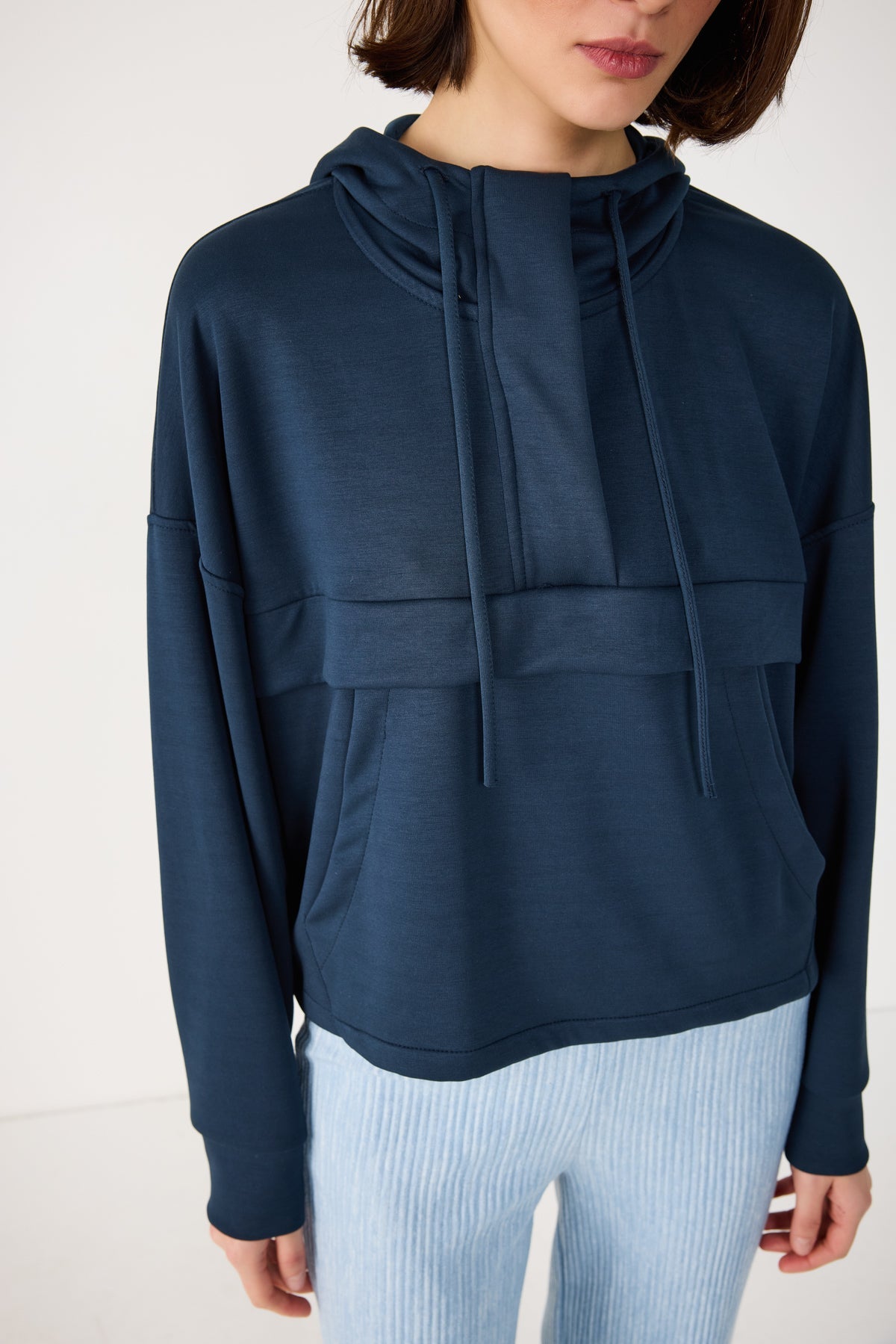 Weiches Sweatshirt mit halbem Reißverschluss und Taschen