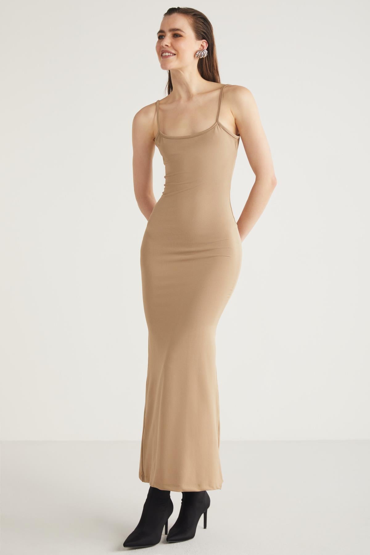 ETHIQUET Chasity Damen Satin Maxikleid Beige