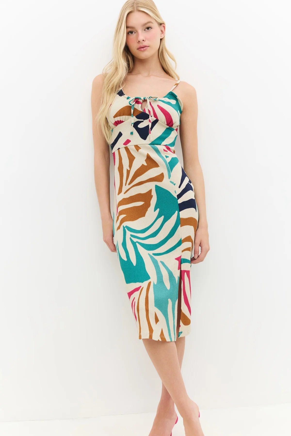 Minikleid mit Blumenmuster und Schlitz