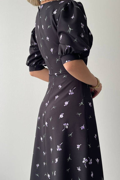 Midikleid mit Blumenmuster und V-Ausschnitt