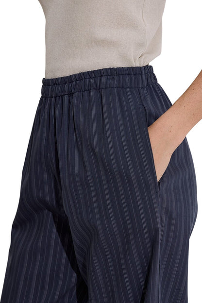 Gestreifte beige Hose mit elastischem Bund