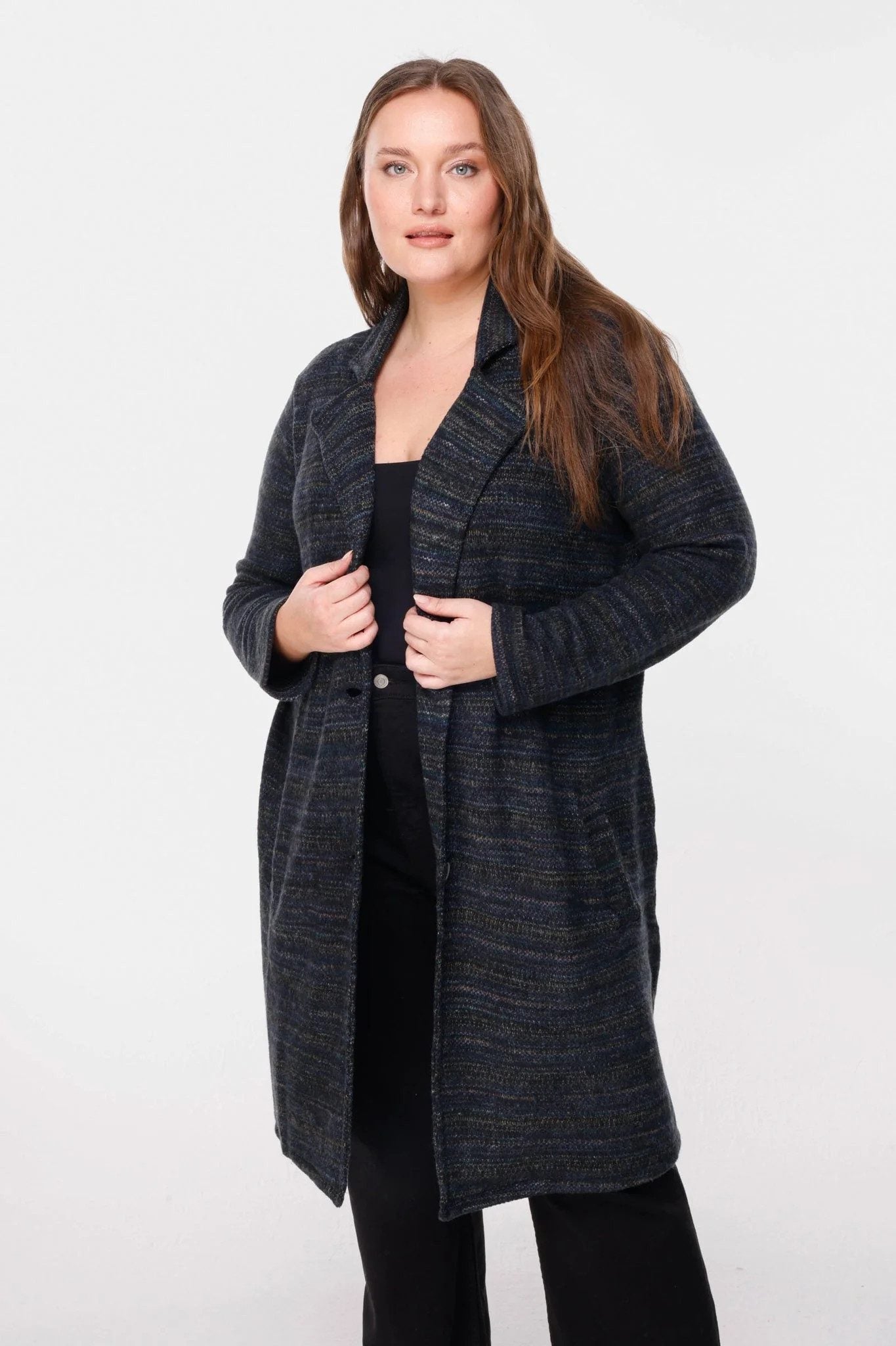 Gestreifter, langärmeliger Strickcardigan mit Knopfdetails