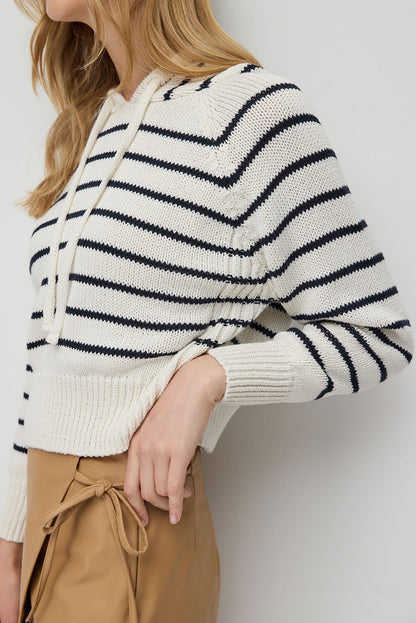 Gestreifter Kapuzenstrickpullover