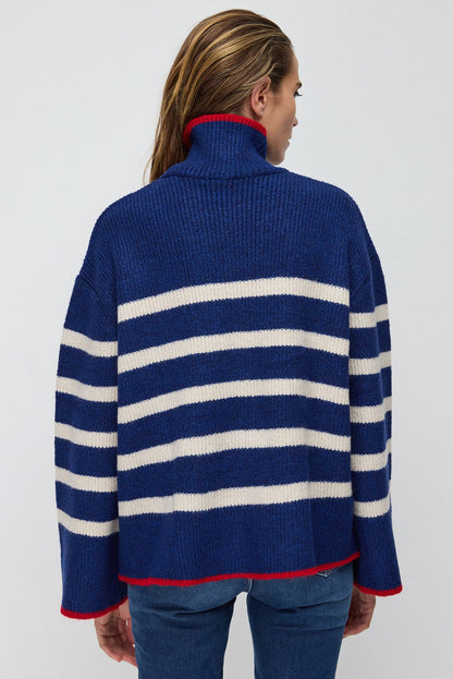 Gestreifter Strickpullover