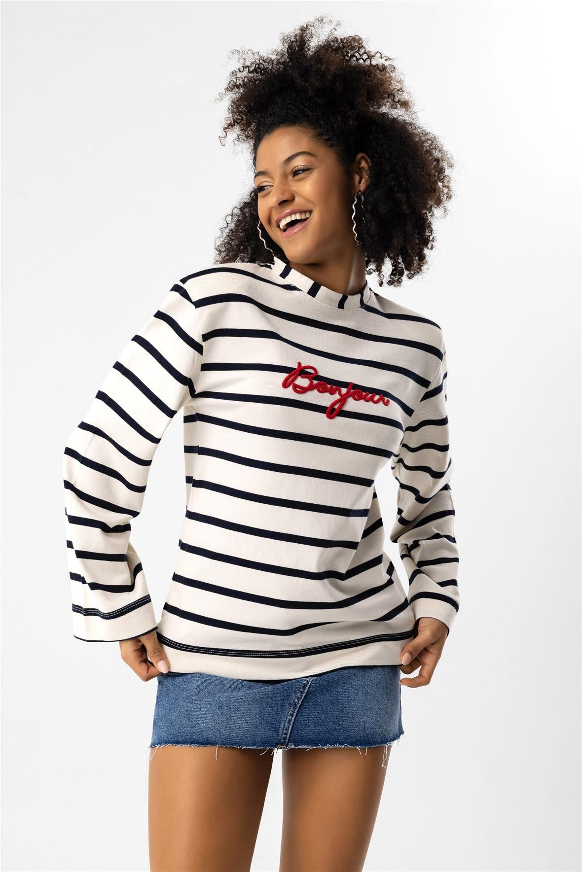 Besticktes, wattiertes Sweatshirt