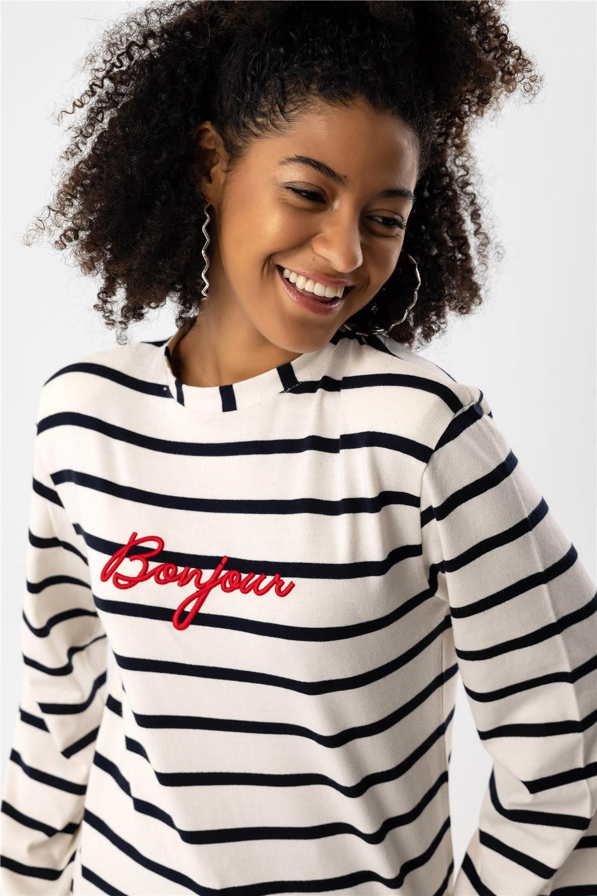 Besticktes, wattiertes Sweatshirt