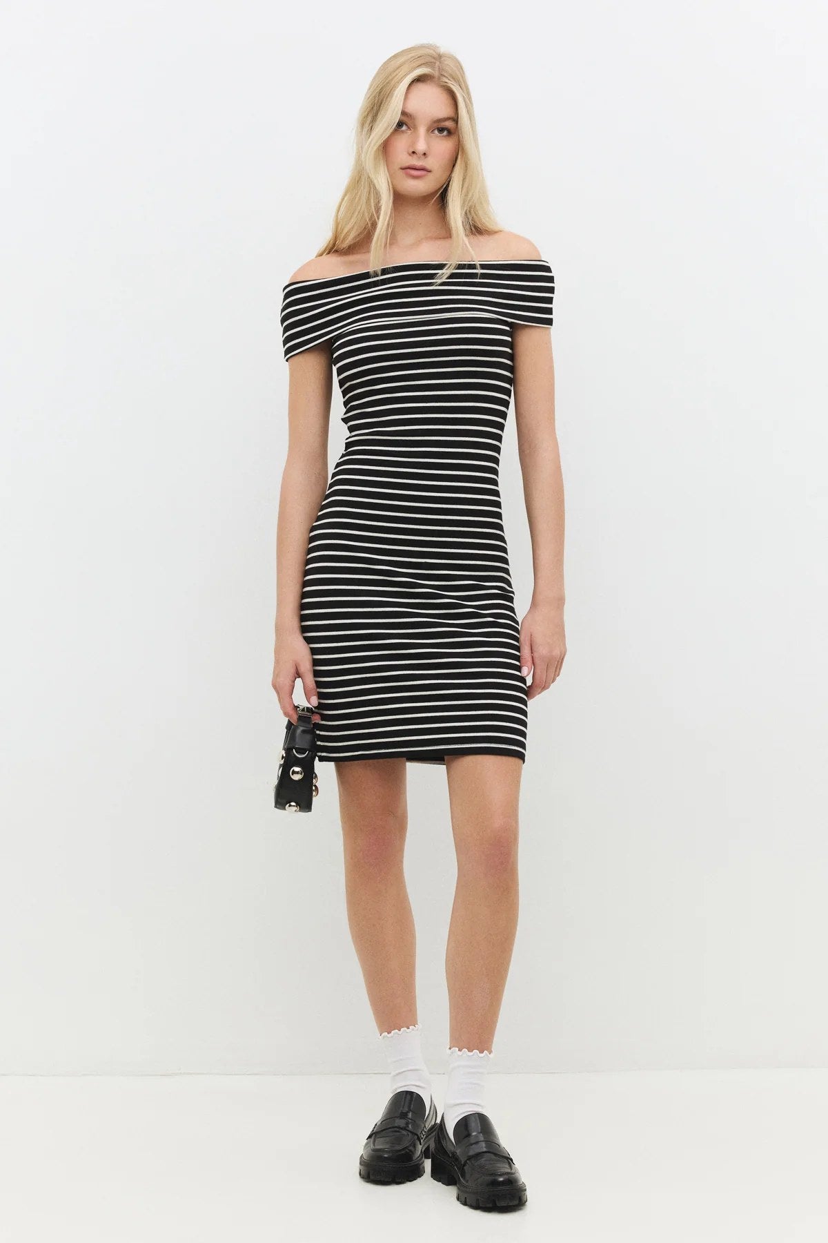 Gestreiftes, figurbetontes Minikleid