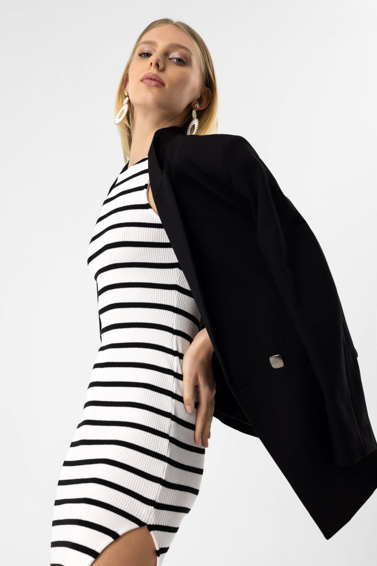 Gestreiftes Kleid mit Schlitz