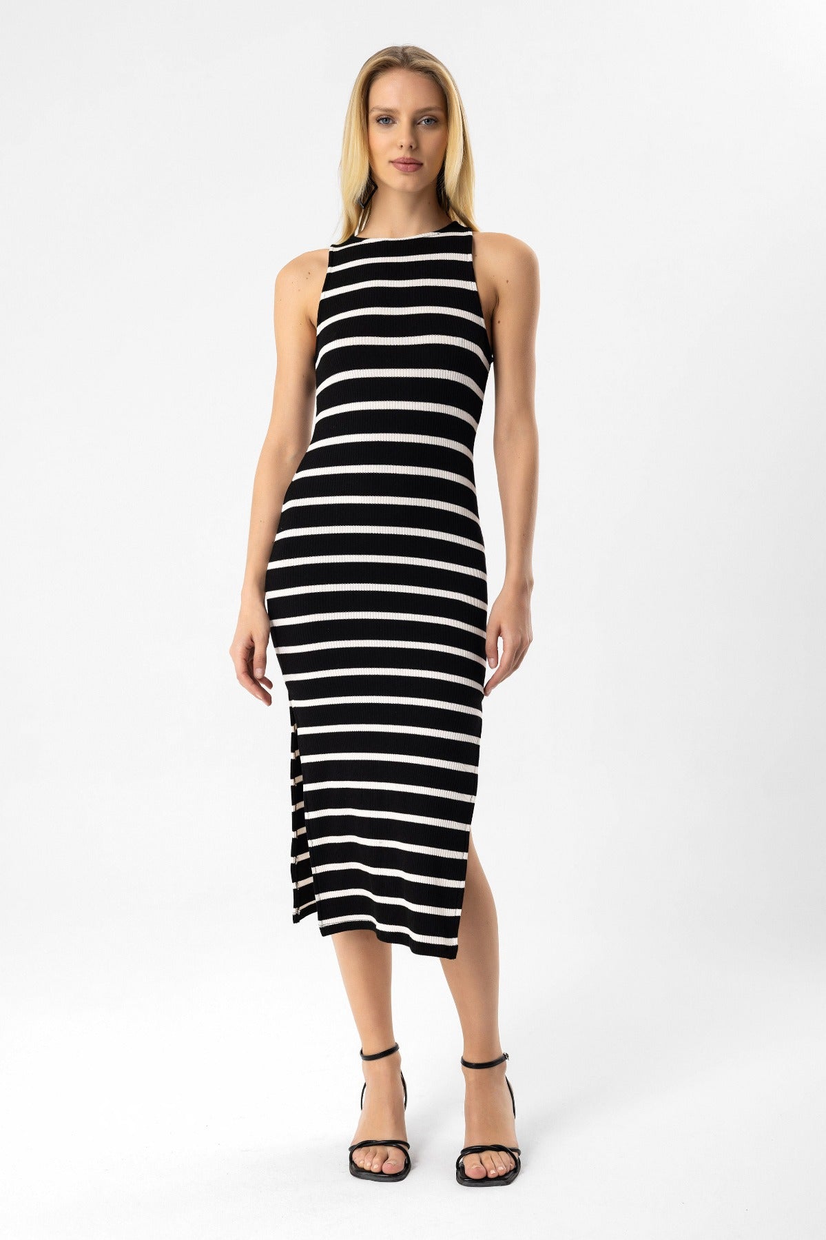 Gestreiftes Kleid mit Schlitz
