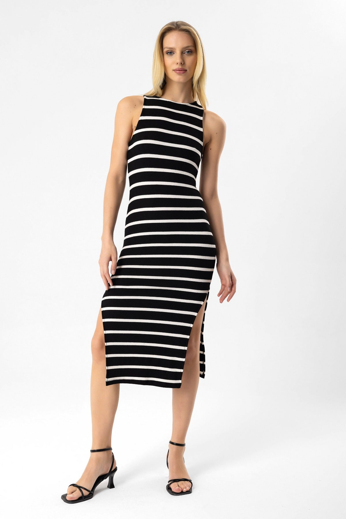Gestreiftes Kleid mit Schlitz