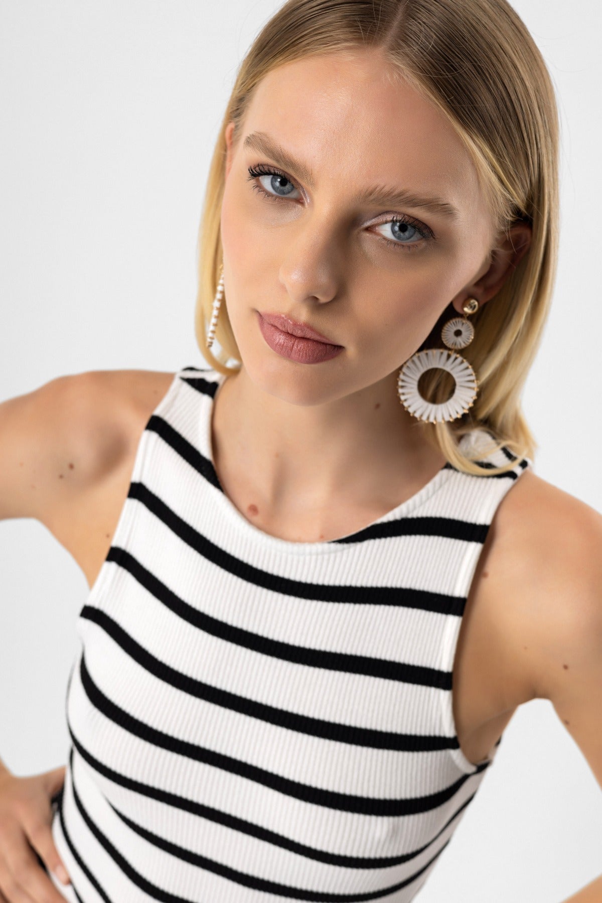 Gestreiftes Kleid mit Schlitz