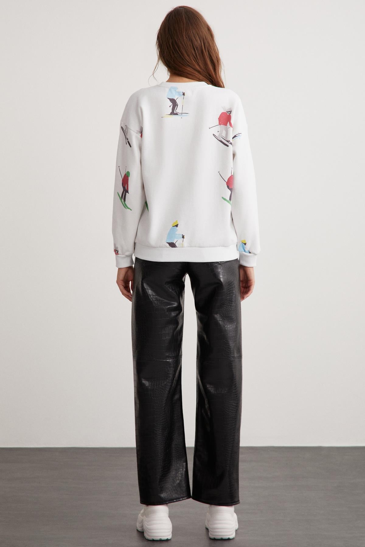 ETHIQUET CLOUDY Komfort-Strick-Sweatshirt Weiß