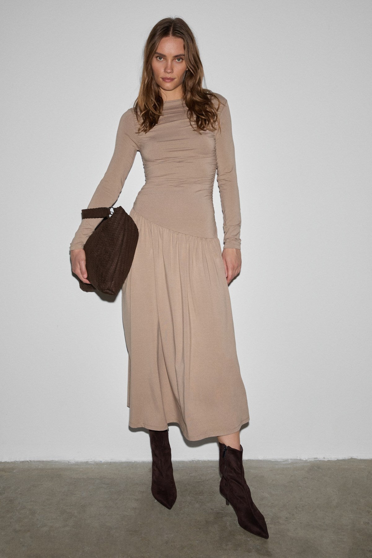 ETHIQUET COMMENY Damen Ballonhals Kleid Beige