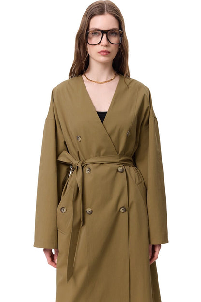 CREME-TRENCH-COAT MIT SCHAL-DETAIL-DESIGN.