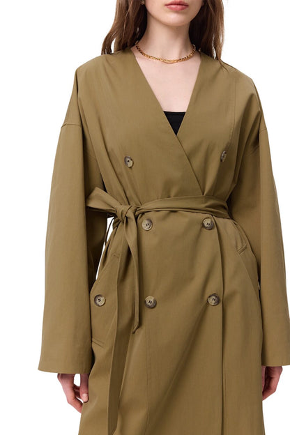 CREME-TRENCH-COAT MIT SCHAL-DETAIL-DESIGN.