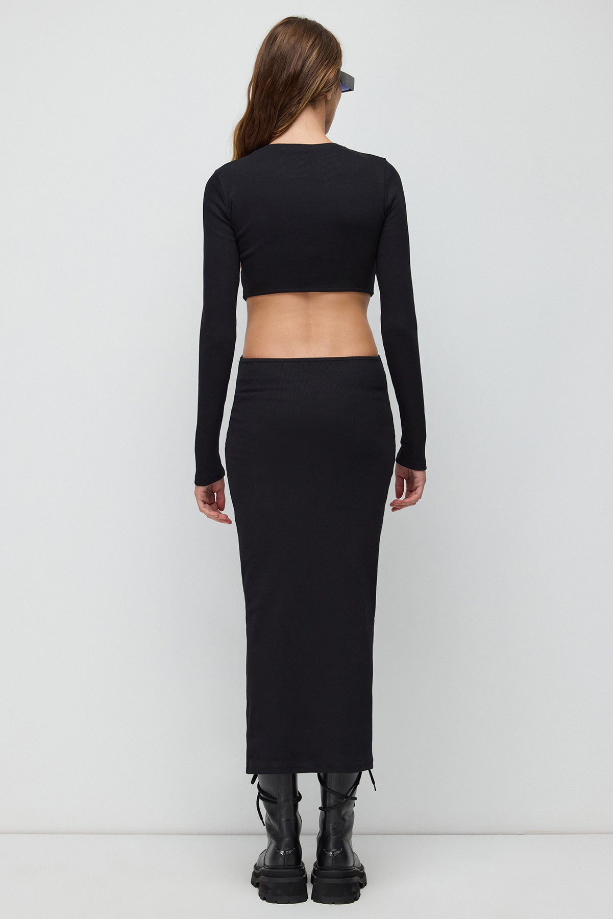 Langes Kleid mit tiefem Ausschnitt
