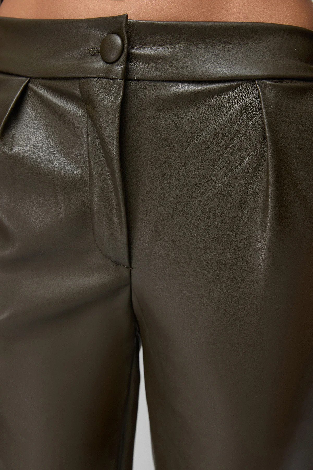 Gerade geschnittene Hose mit Taschen