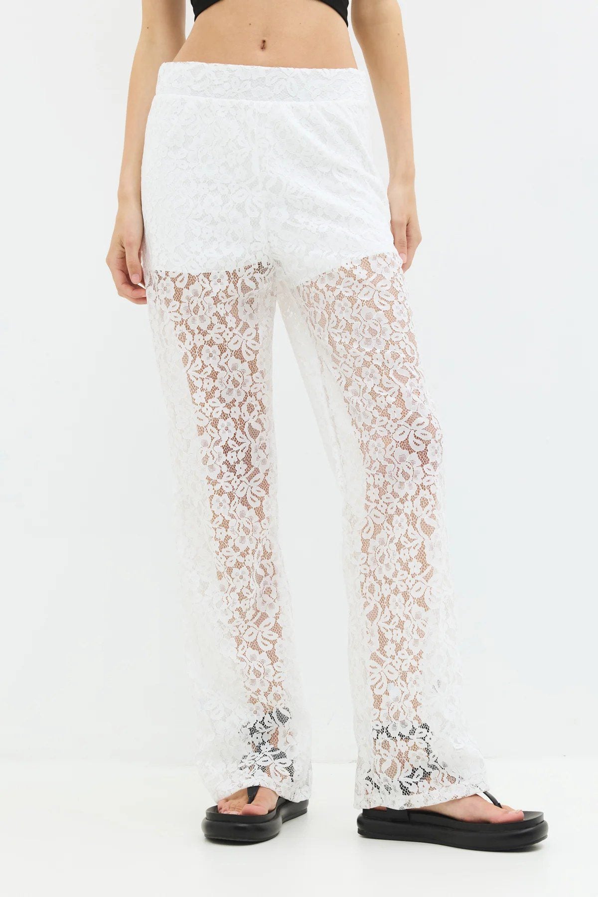 Hose mit Spitzendetails