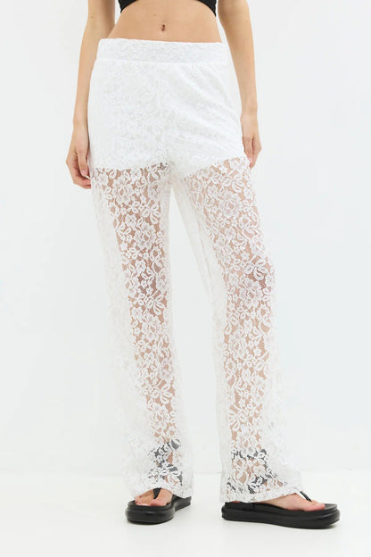 Hose mit Spitzendetails