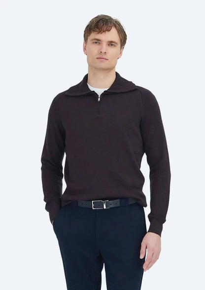 Strickpullover in Pflaumenfarben