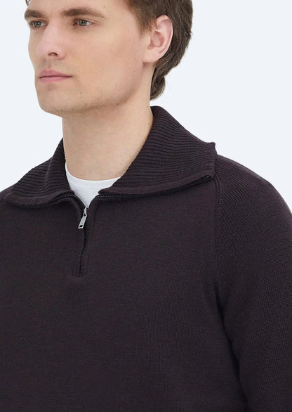 Strickpullover in Pflaumenfarben
