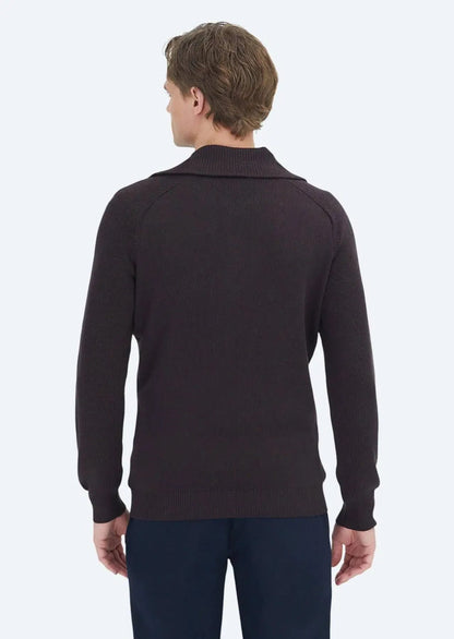 Strickpullover in Pflaumenfarben