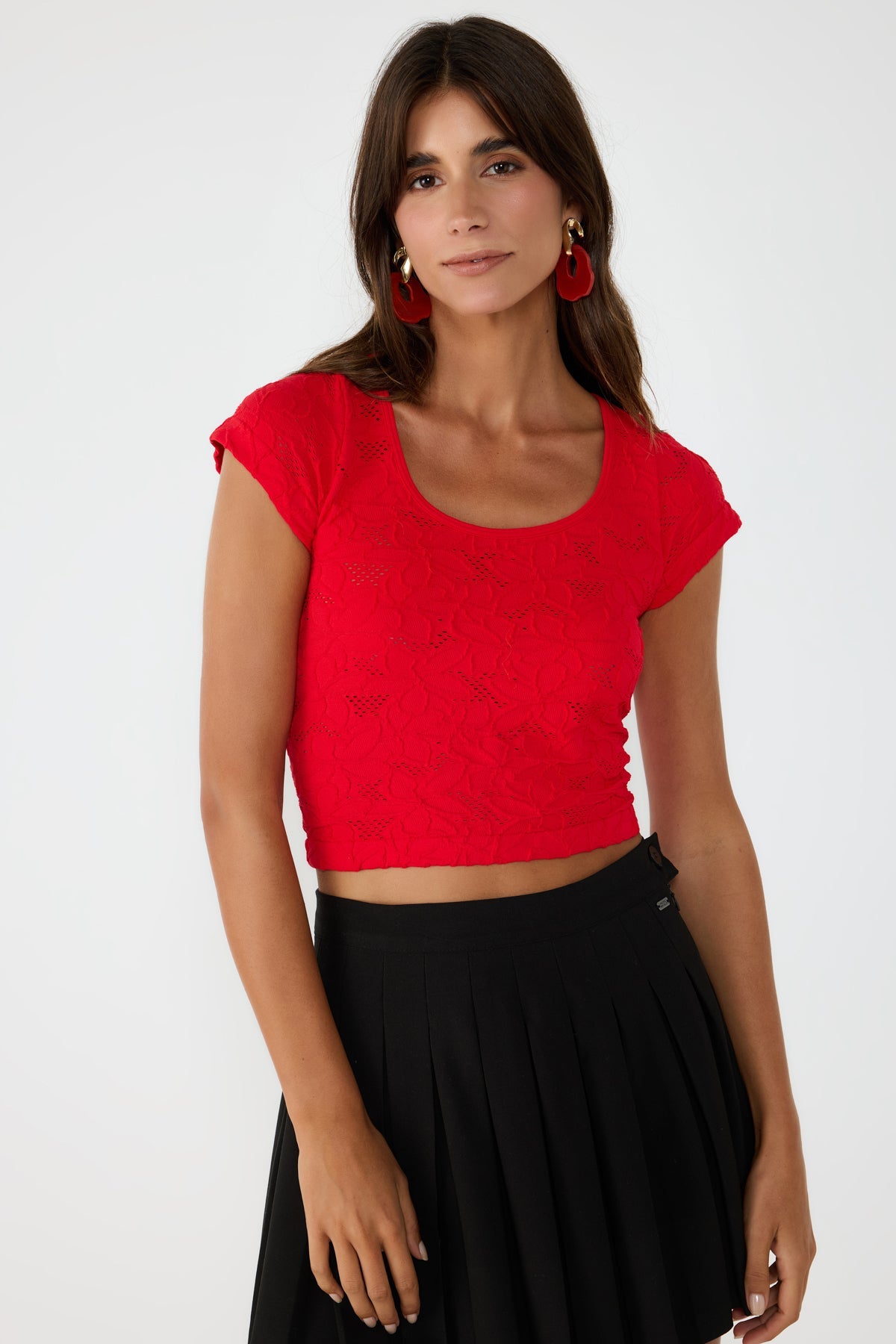 Kurzes Spitzen-Crop-Top mit kurzen Ärmeln