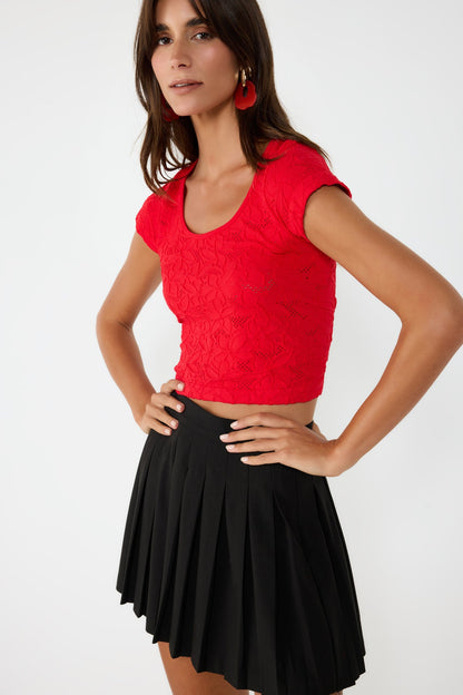 Kurzes Spitzen-Crop-Top mit kurzen Ärmeln