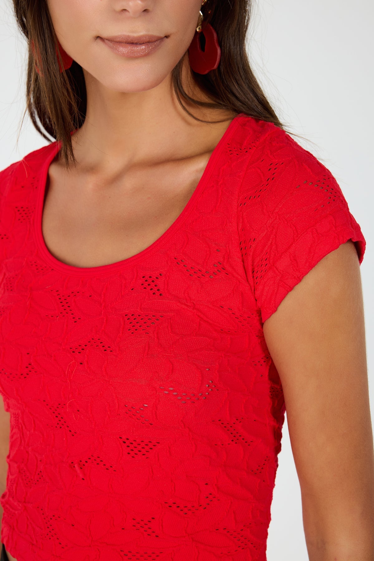 Kurzes Spitzen-Crop-Top mit kurzen Ärmeln