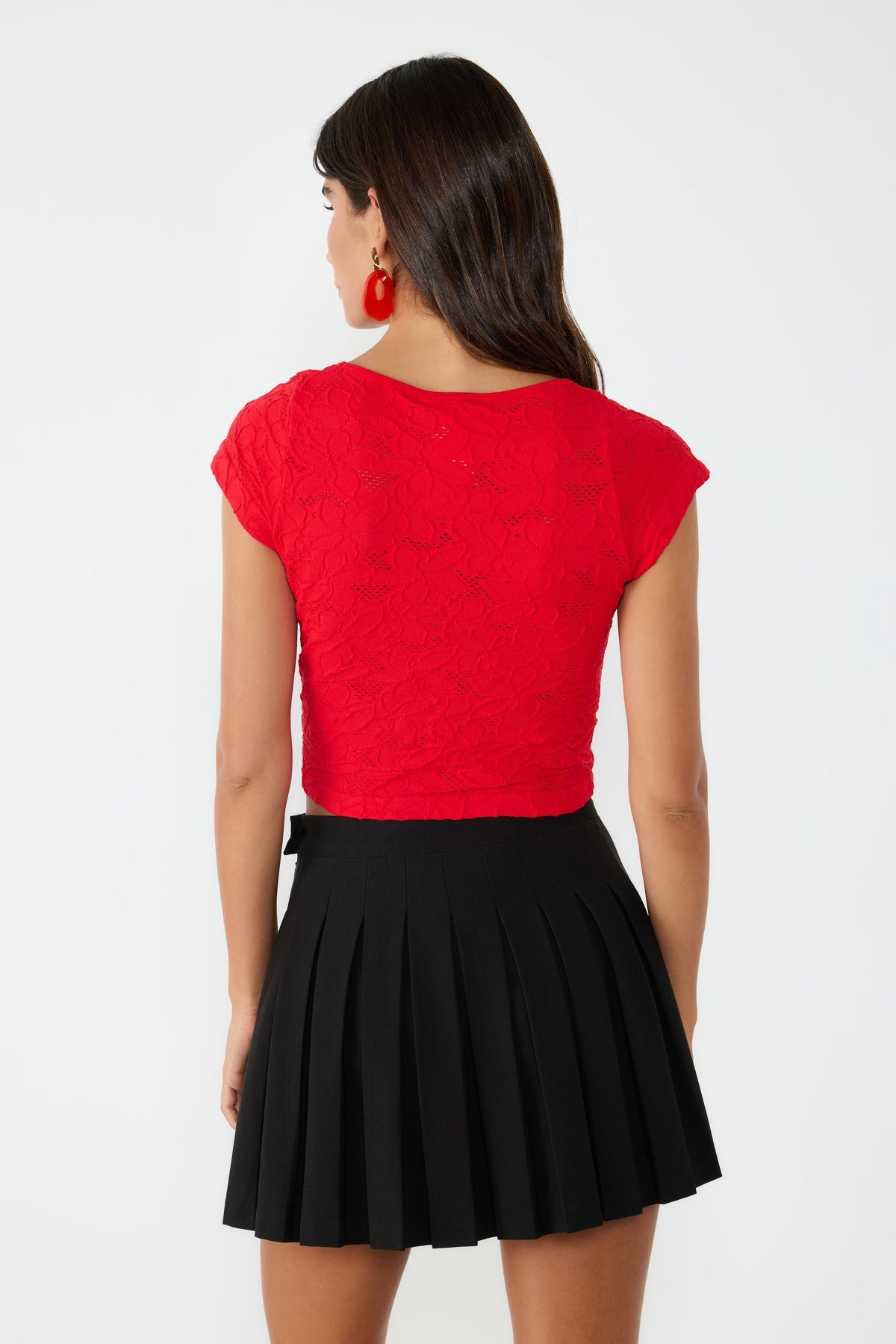 Kurzes Spitzen-Crop-Top mit kurzen Ärmeln