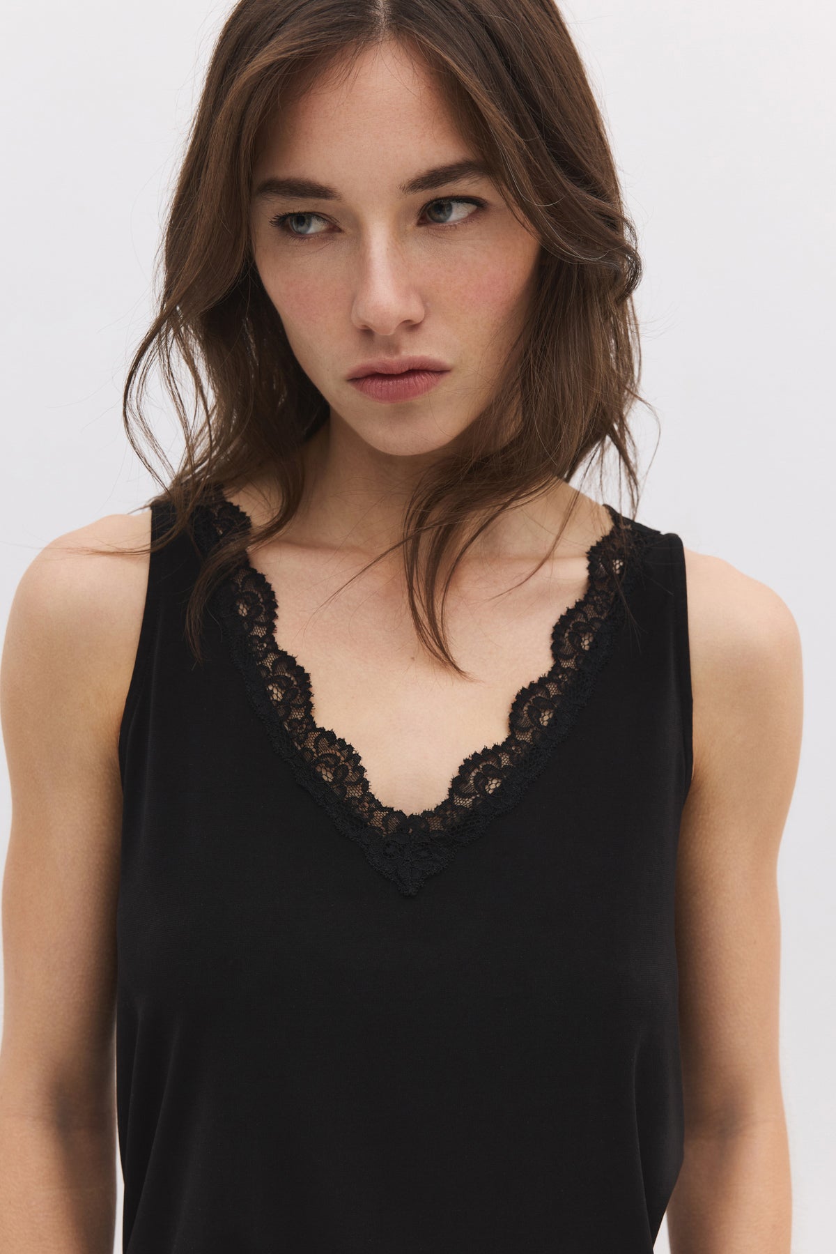 Ärmellose Bluse mit Spitzendetails