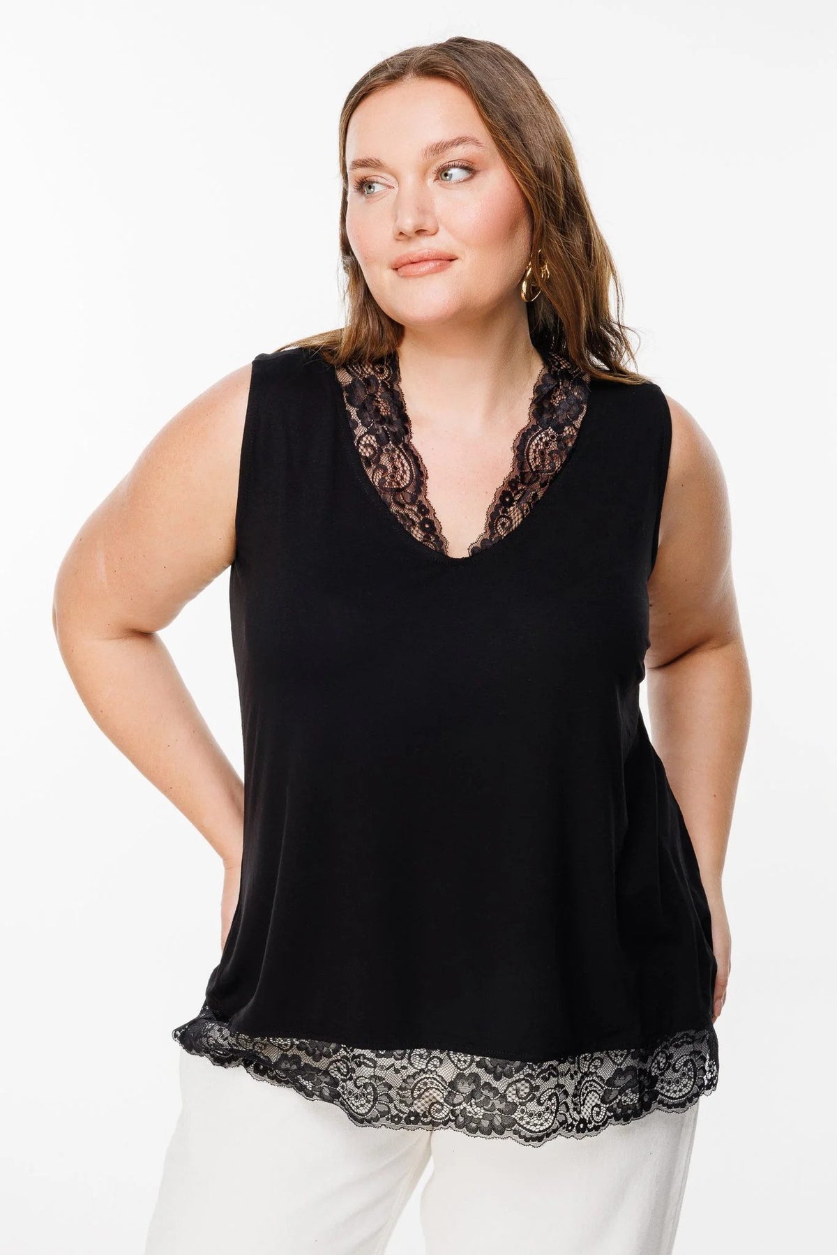 Ärmellose Bluse mit V-Ausschnitt und Spitzendetails