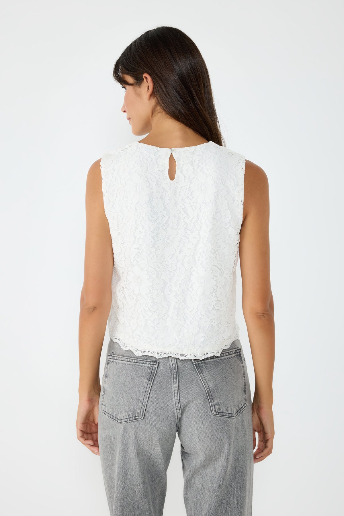 Ärmellose Bluse mit Spitzenstickerei