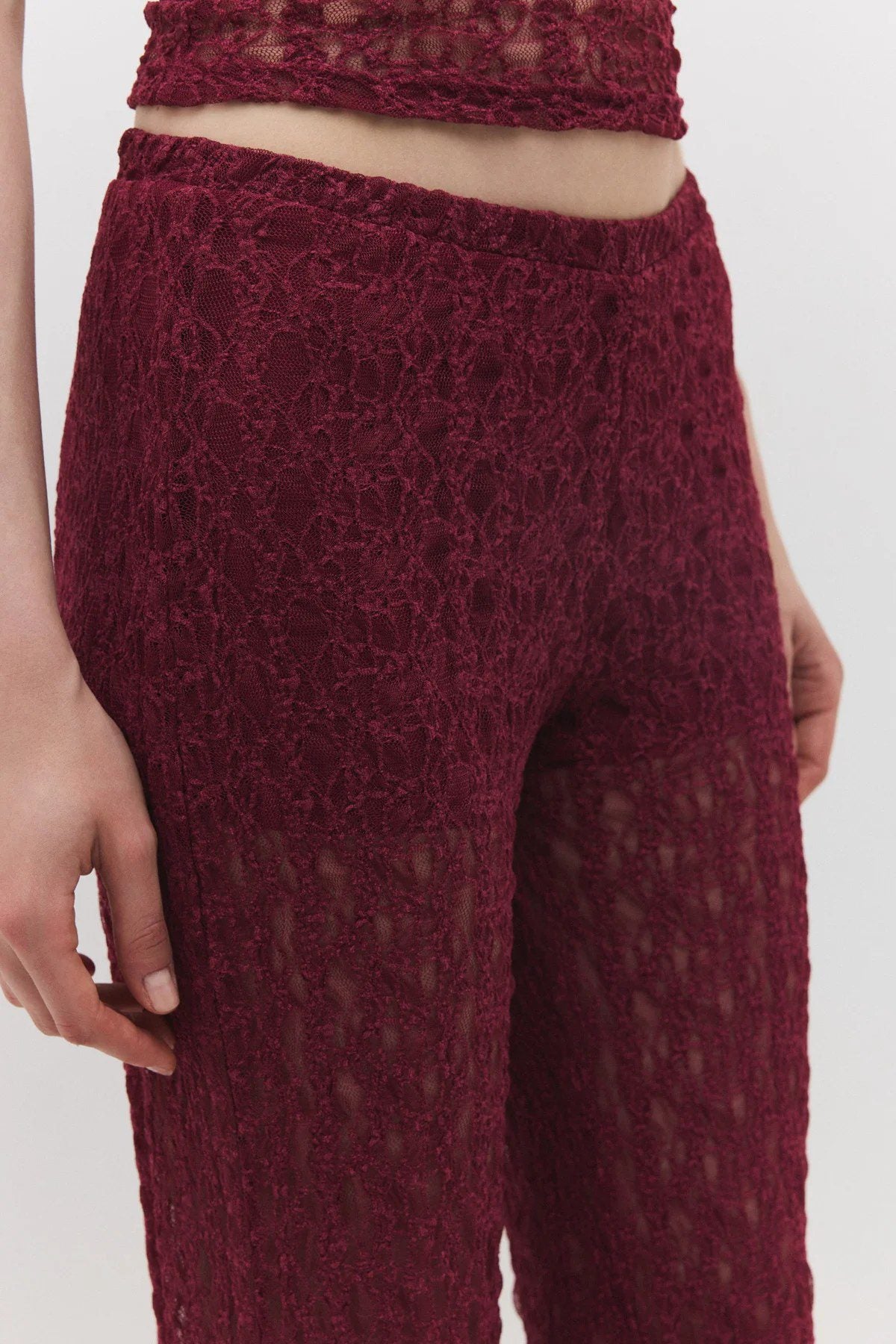 Bequeme, weite Hose mit Spitzenbesatz