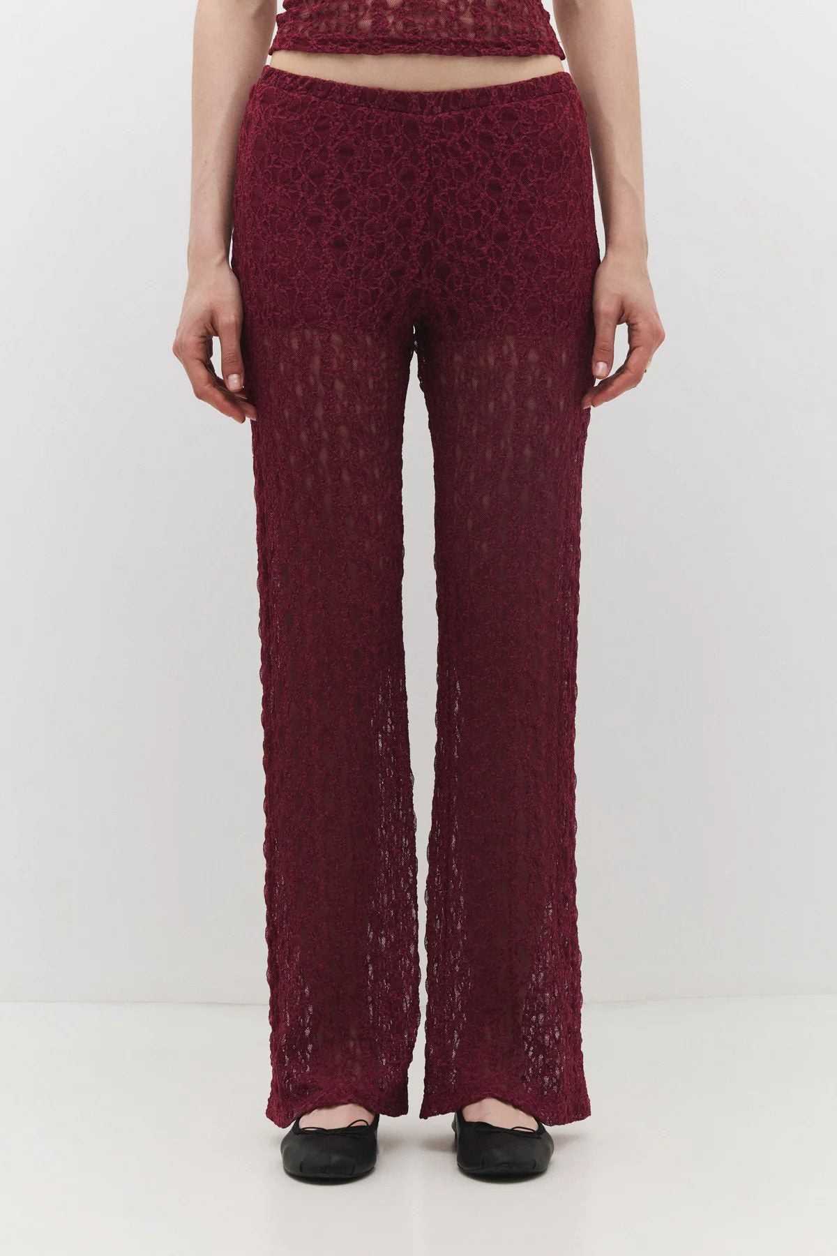 Bequeme, weite Hose mit Spitzenbesatz