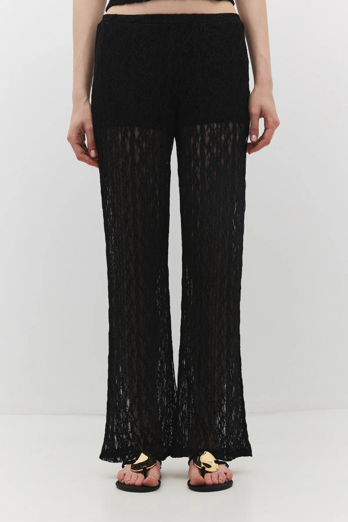 Bequeme, weite Hose mit Spitzenbesatz