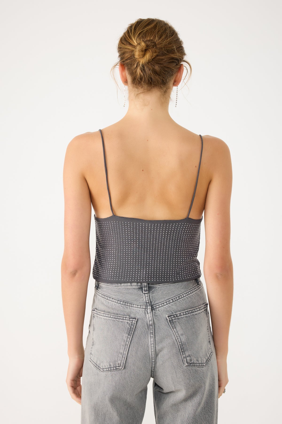 Top-Body mit tiefem Ausschnitt und Steinverzierungen