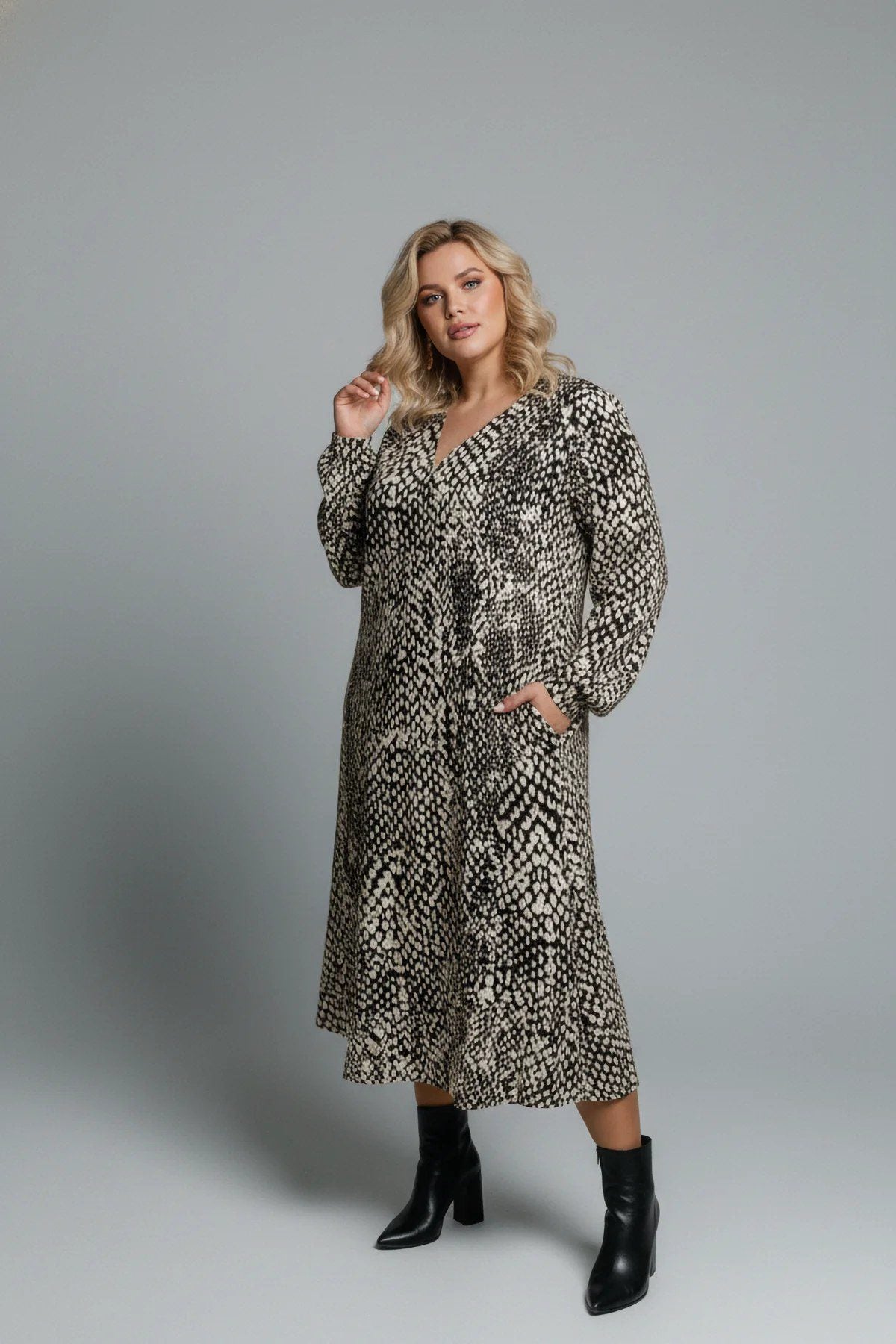 Gemustertes Kleid mit Taschendetails