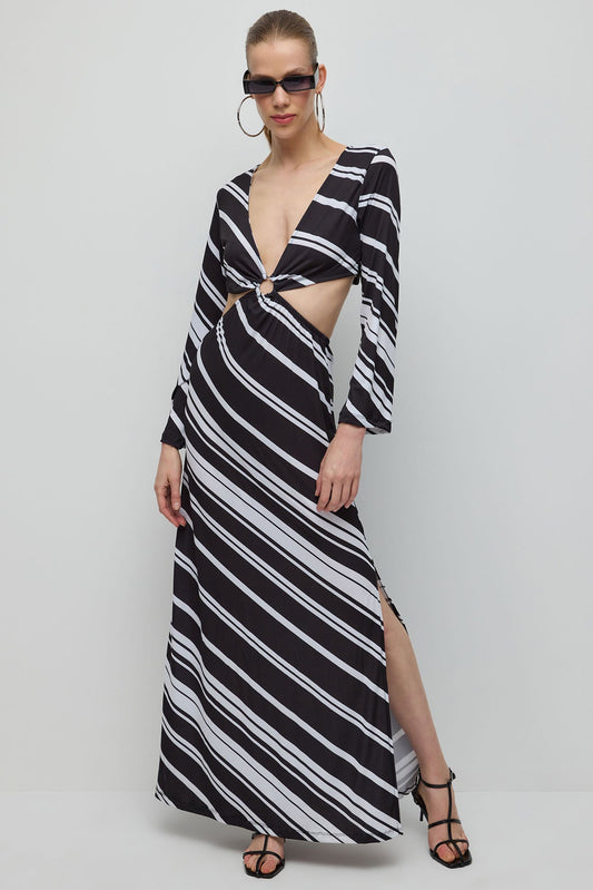 Gemustertes langes Kleid mit tiefem Schlitz