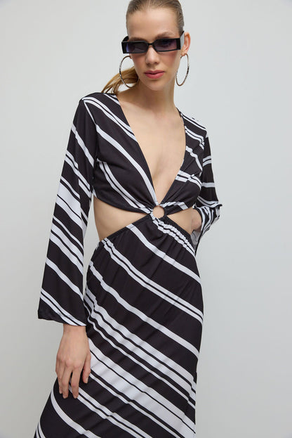 Gemustertes langes Kleid mit tiefem Schlitz