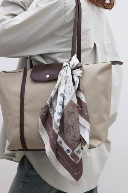 Mia Bedruckter Satin Halstuch