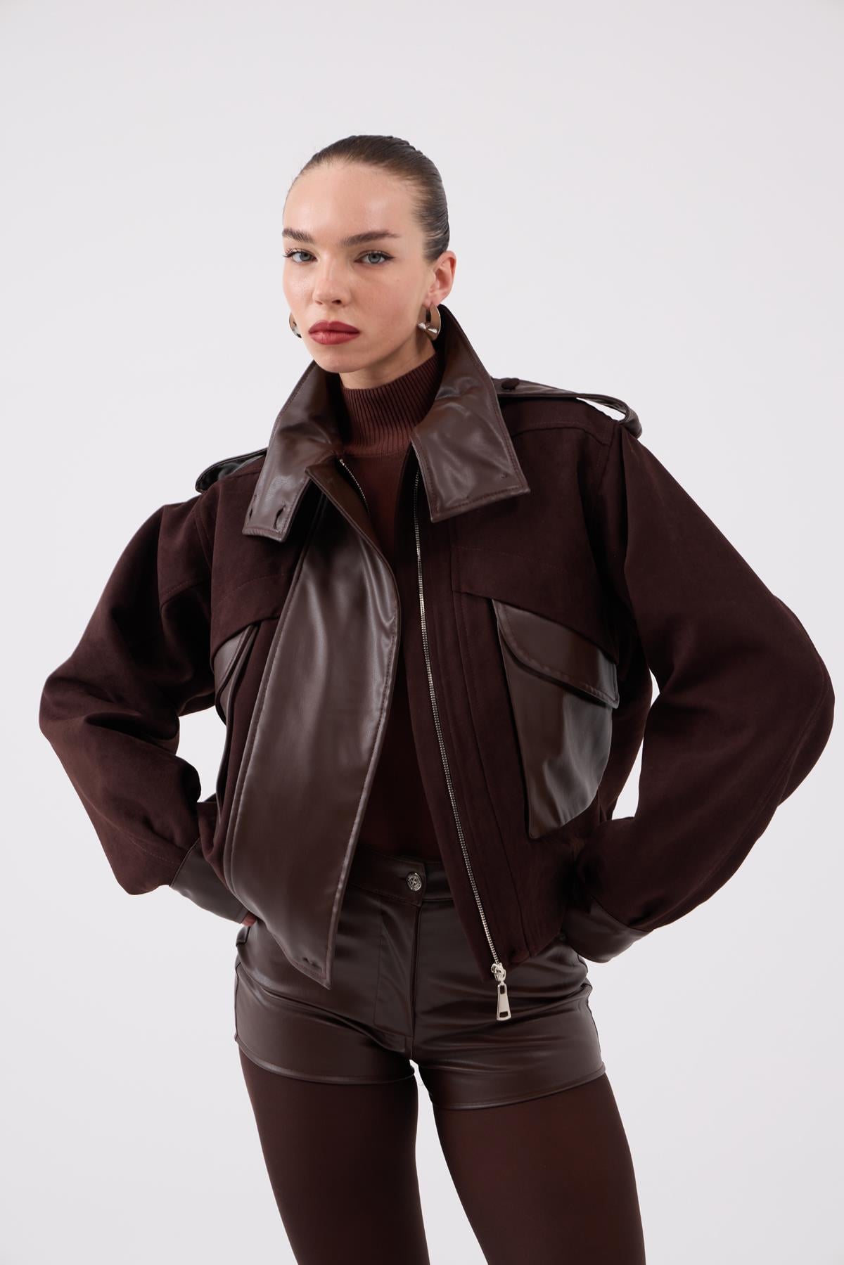 Braune Wildlederjacke mit Lederdetails