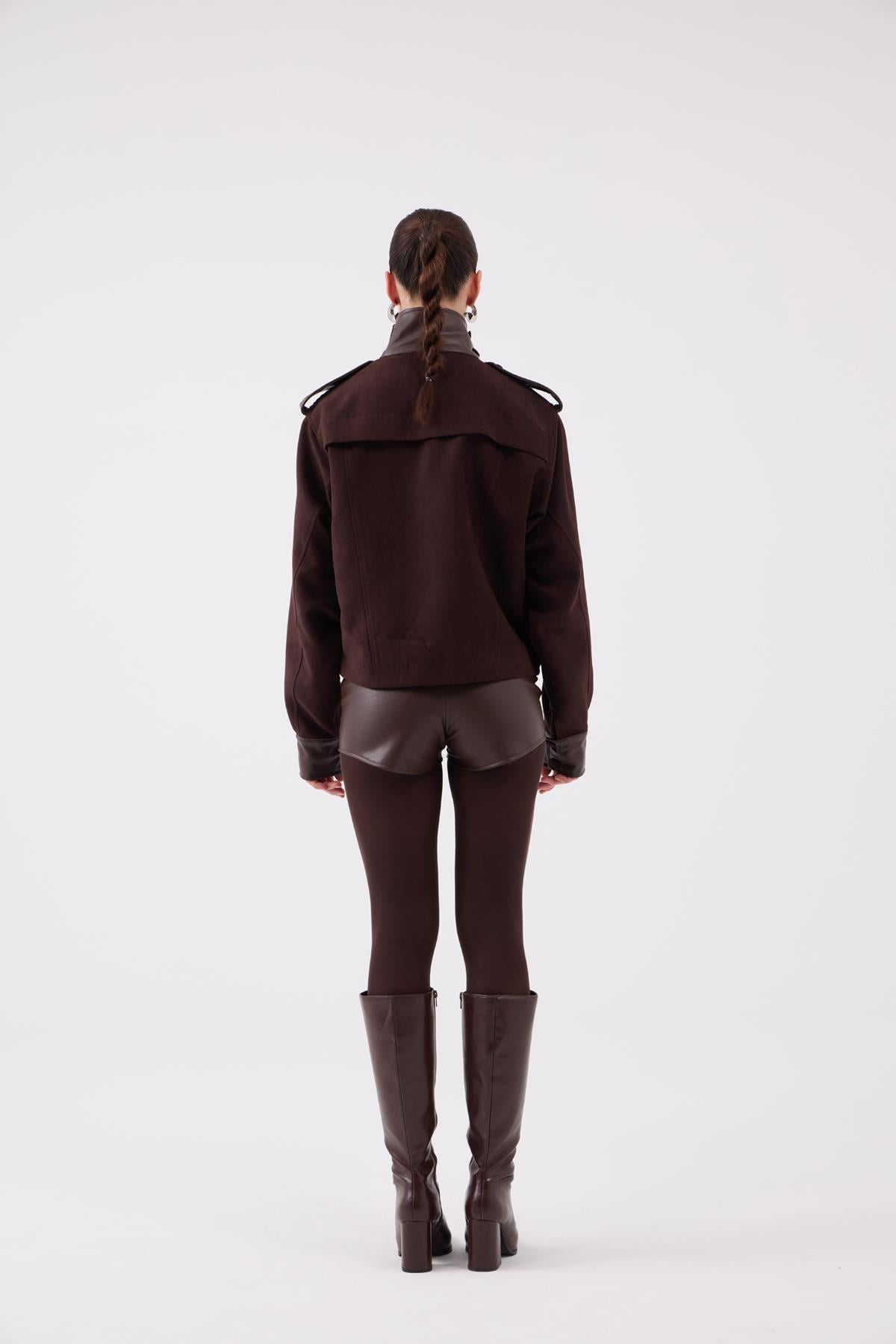 Braune Wildlederjacke mit Lederdetails