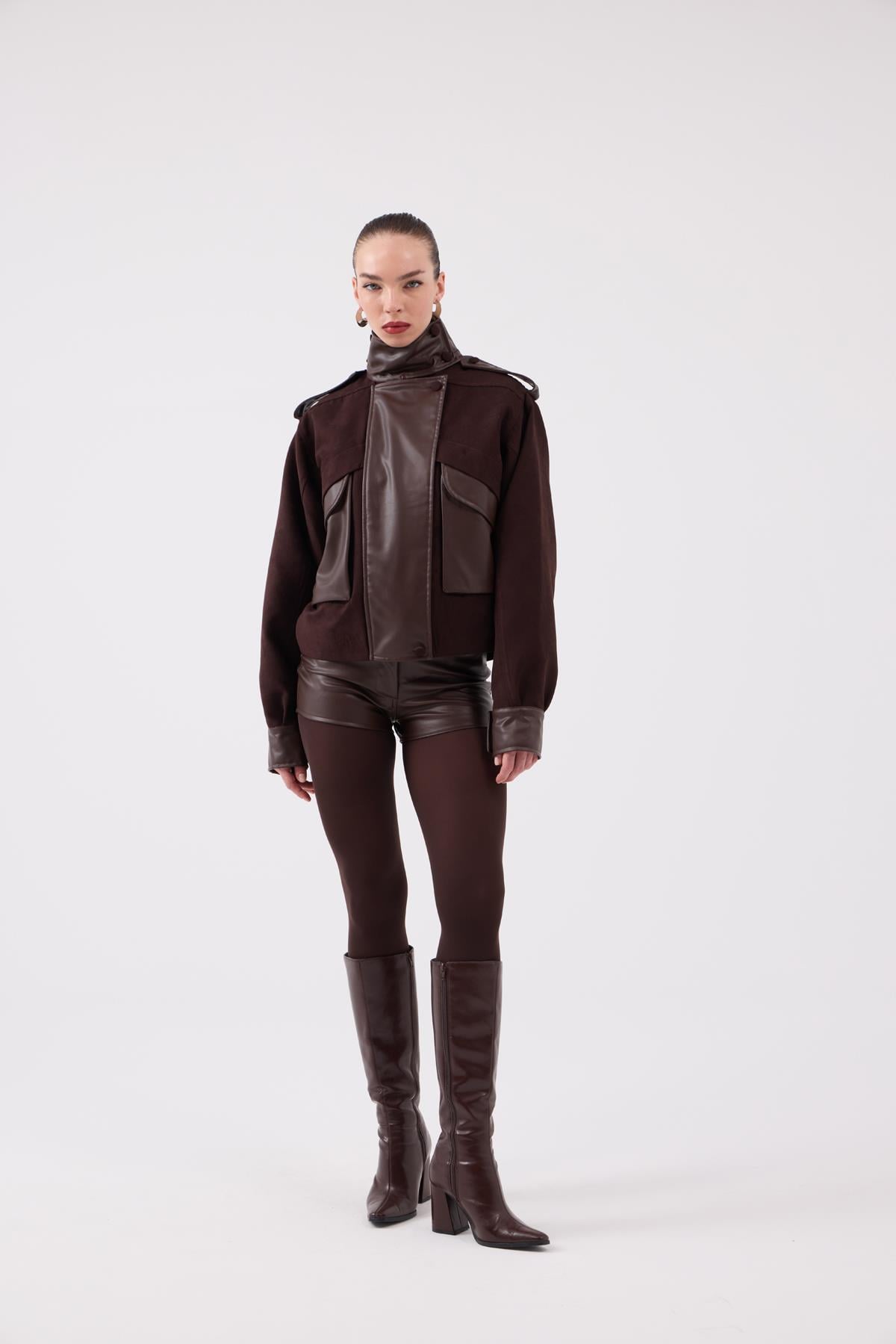 Braune Wildlederjacke mit Lederdetails