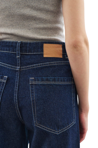 WEITE JEANS MIT ZIERN UND KNÖPFEN INDIGO