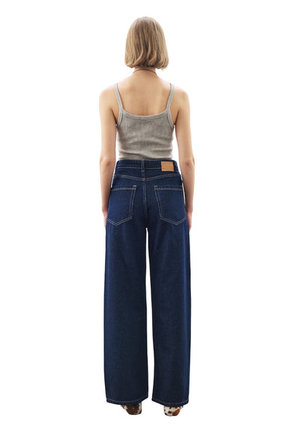 WEITE JEANS MIT ZIERN UND KNÖPFEN INDIGO