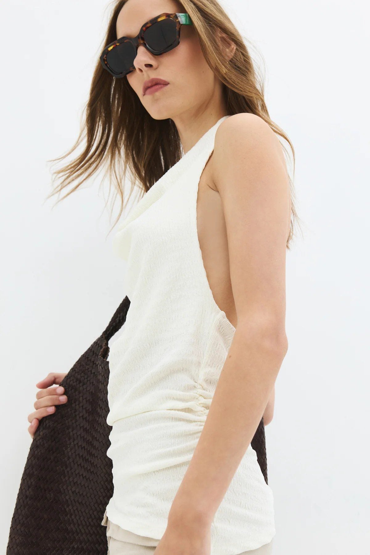 Ärmellose Bluse mit drapiertem Kragen