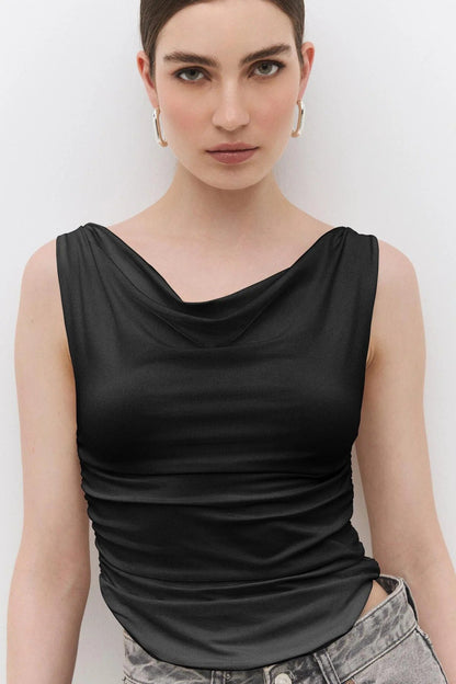 Ärmellose Crop-Bluse mit drapiertem Kragen