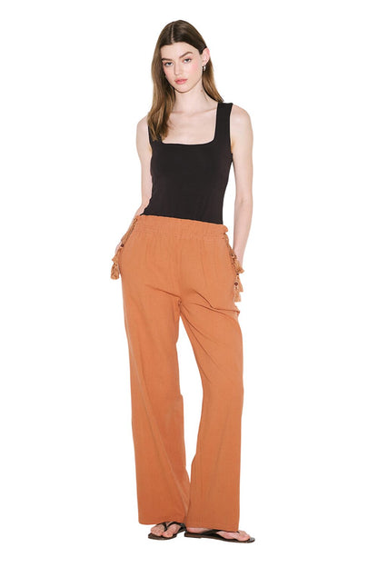 SCHWARZE STRUKTURIERTE BINDEHOSE