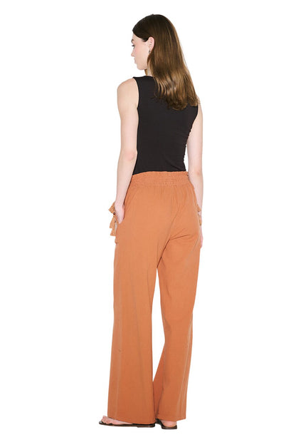 SCHWARZE STRUKTURIERTE BINDEHOSE